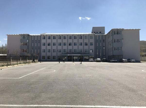 Orhan Okay Mesleki ve Teknik Anadolu Lisesi Fotoğrafı